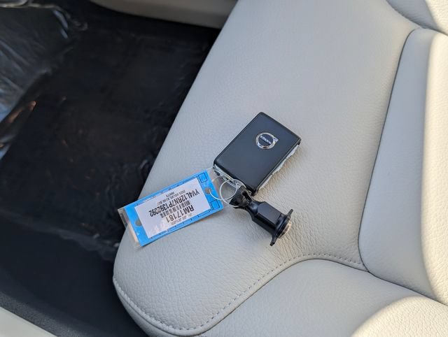 Used 2023 Volvo XC60 B5 Plus AWD/4WD image 36