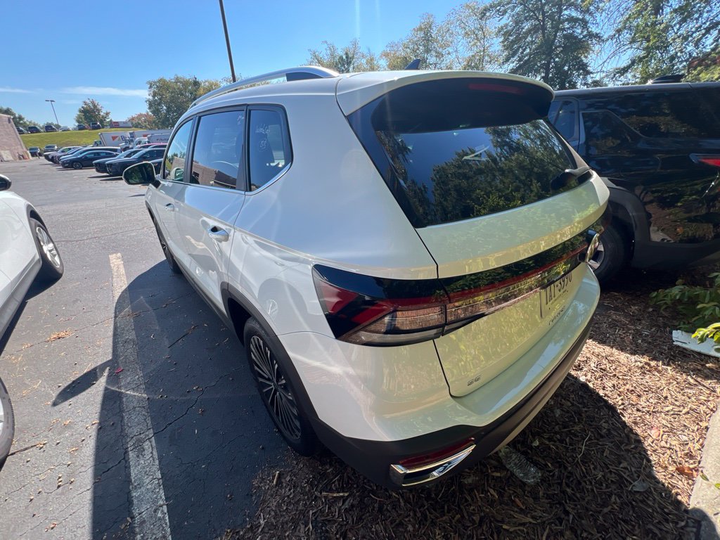 Used 2026 Volkswagen Taos SE FWD image 4