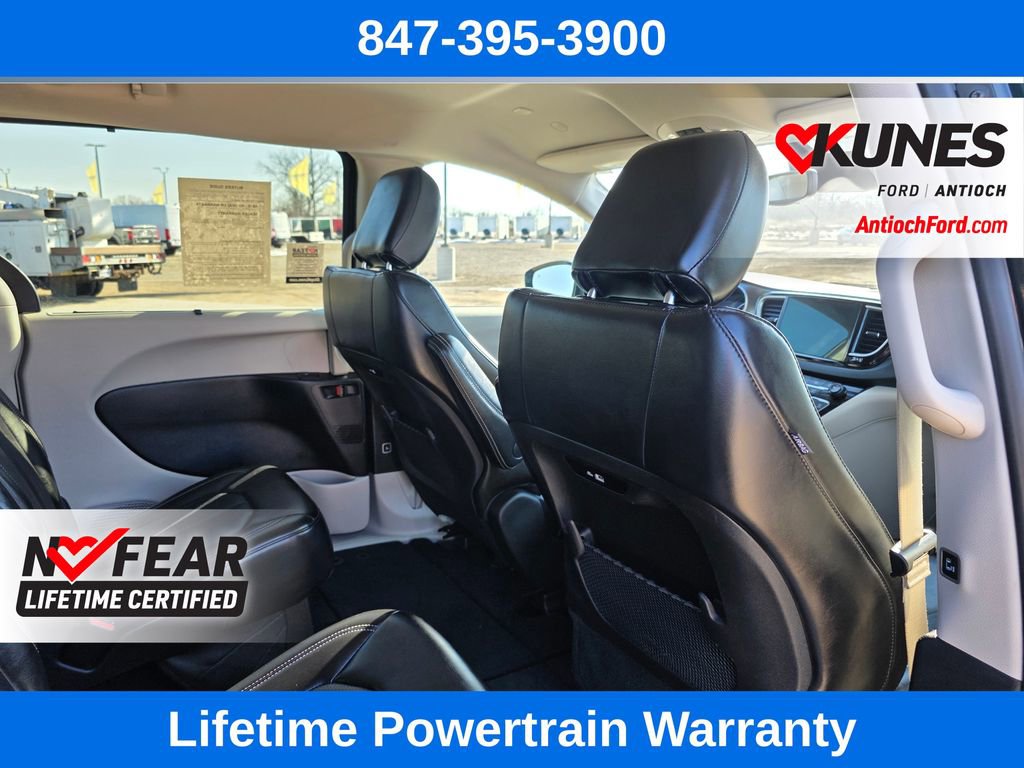 Used 2024 Chrysler Pacifica Touring-L image 26