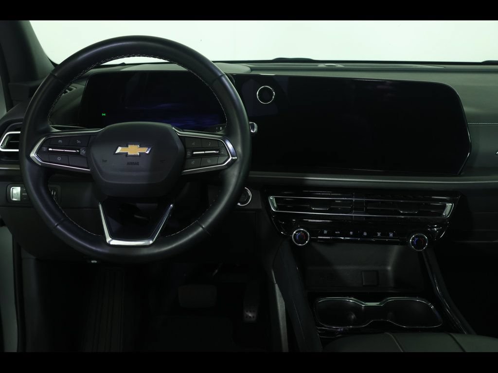 Used 2025 Chevrolet Traverse LT AWD/4WD image 16