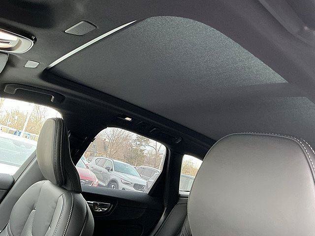 New 2026 Volvo XC60 B5 Ultra w/ Climate Package AWD/4WD image 16