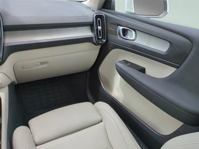 Certified 2024 Volvo XC40 B5 Ultimate w/ Protection Package Premier AWD/4WD image 12
