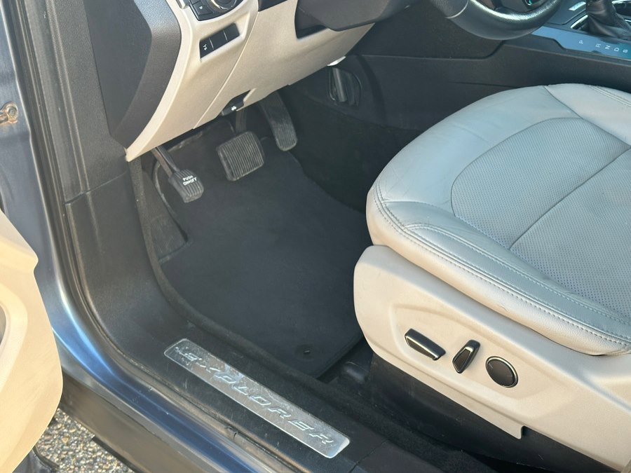 Used 2018 Ford Explorer Limited image 26