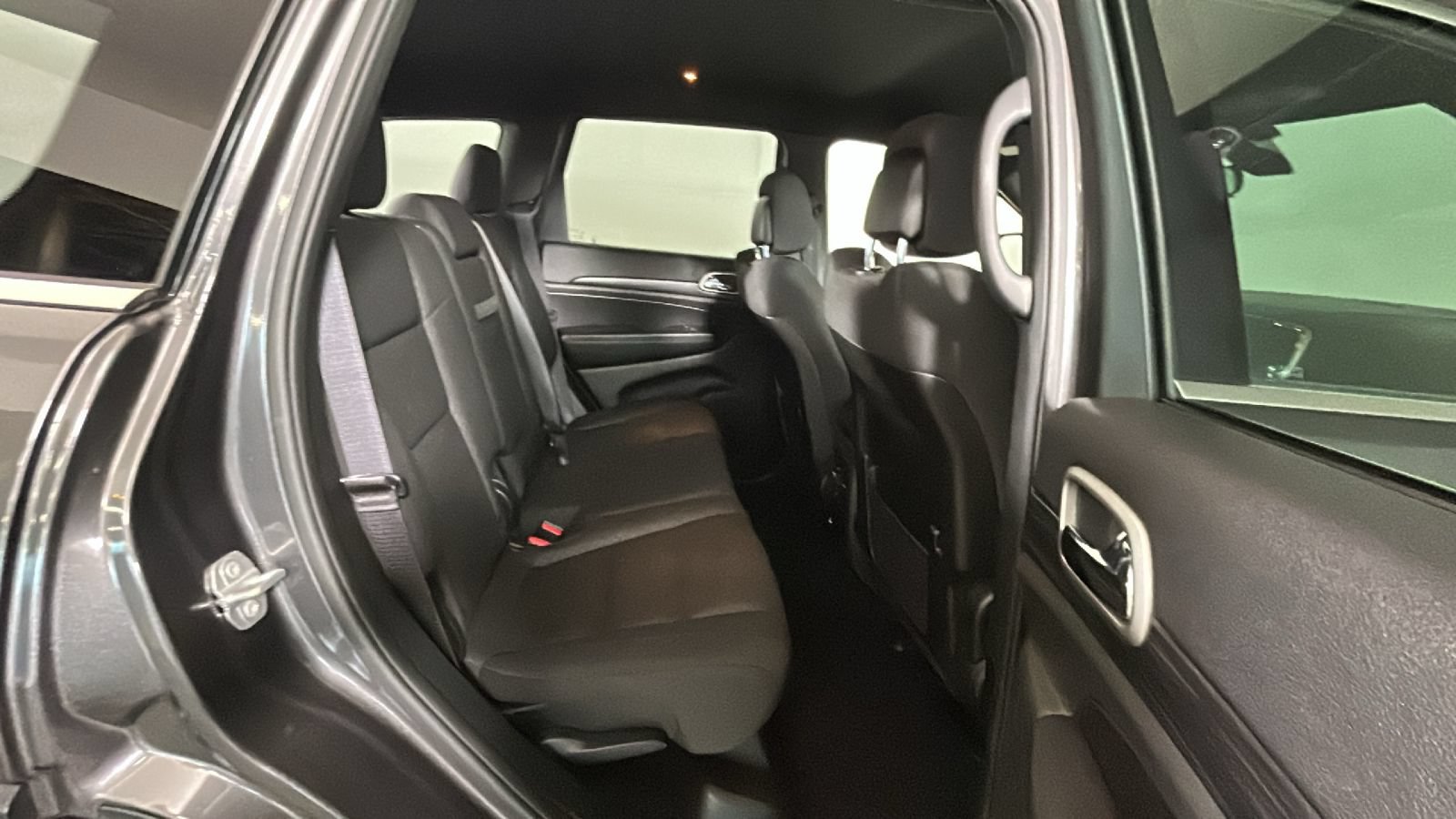 Used 2019 Jeep Grand Cherokee Laredo AWD/4WD image 33