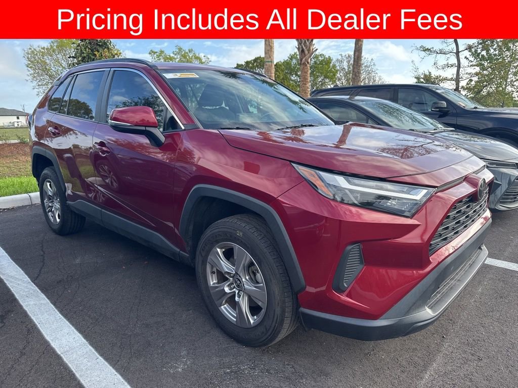 Used 2022 Toyota RAV4 XLE w/ Convenience Package FWD image 3