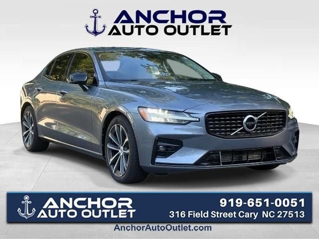 Used 2021 Volvo S60 T5 Momentum