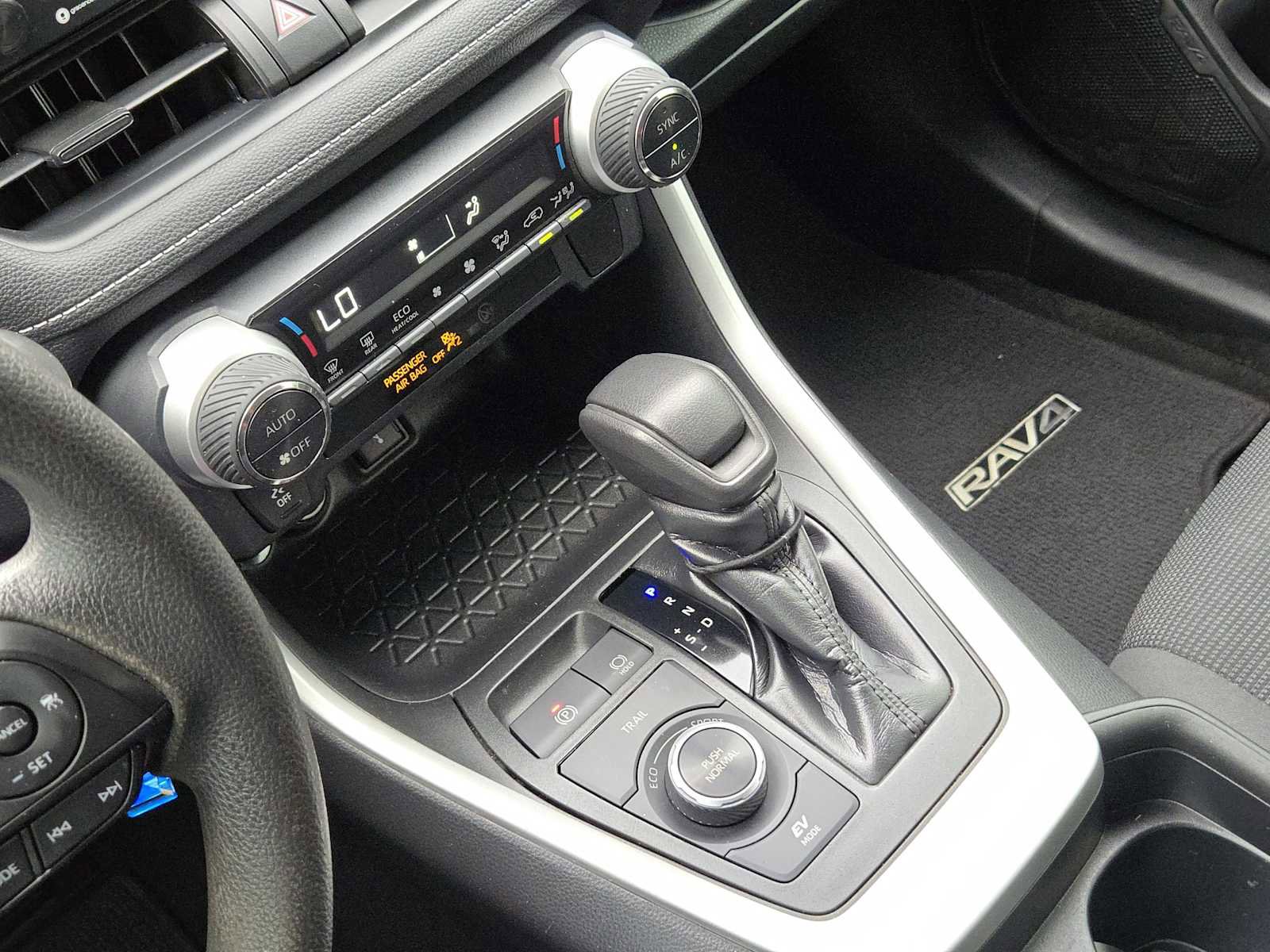 Used 2020 Toyota RAV4 LE image 21