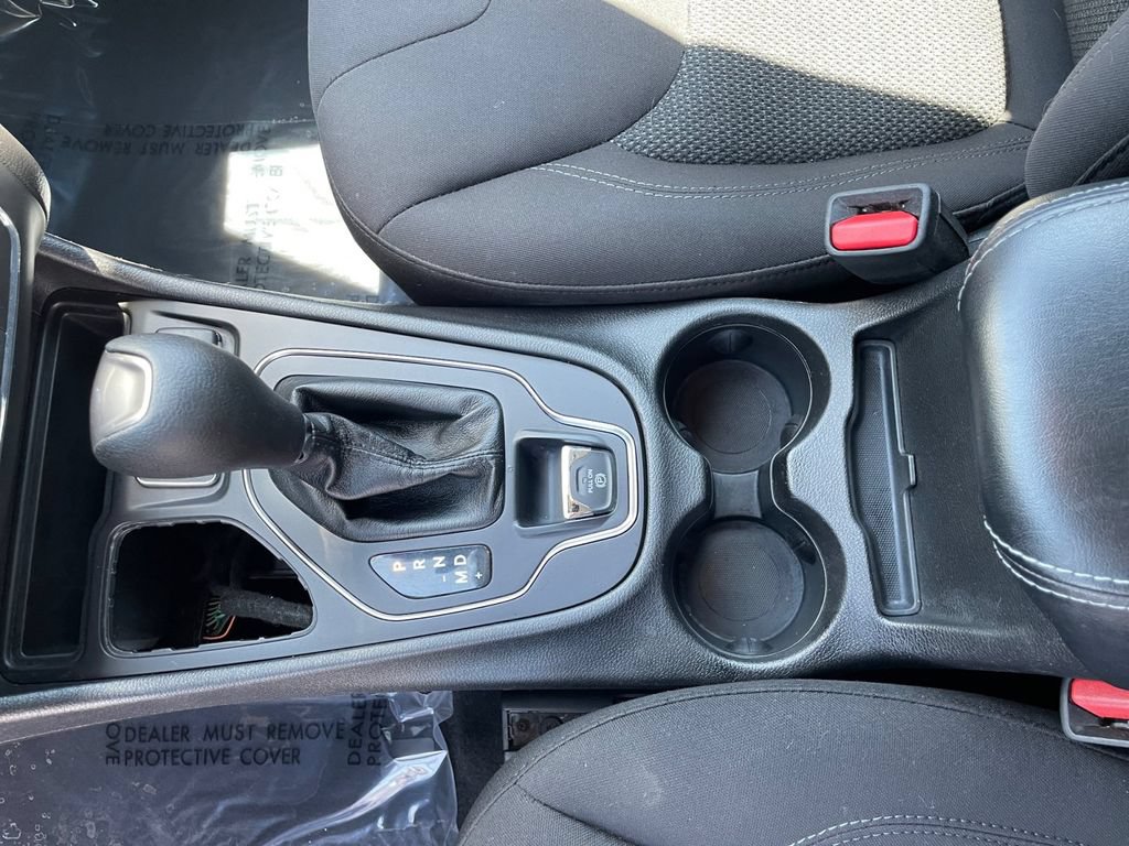 Used 2019 Jeep Cherokee Latitude w/ Popular Appearance Group FWD image 15