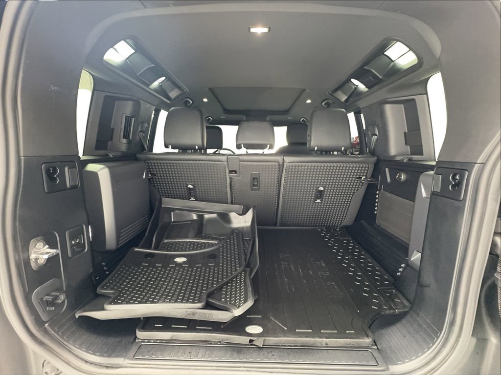 Used 2024 Land Rover Defender 110 S image 17