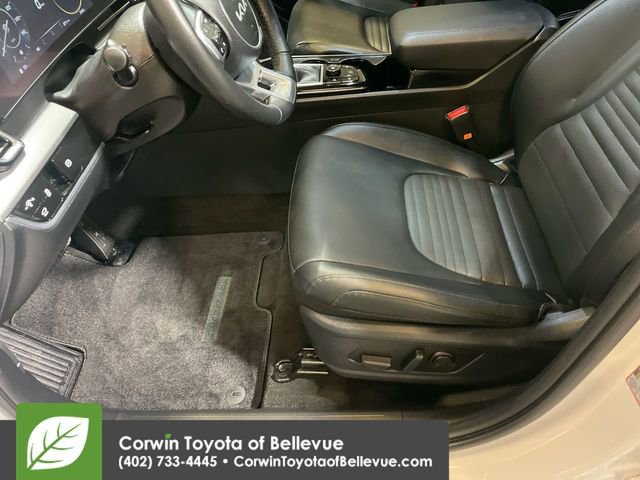 Used 2025 Kia Sportage SX image 12