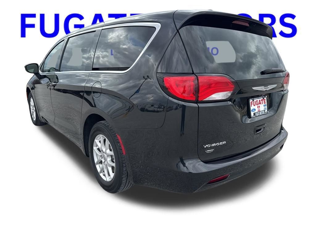 Used 2023 Chrysler Voyager LX image 3