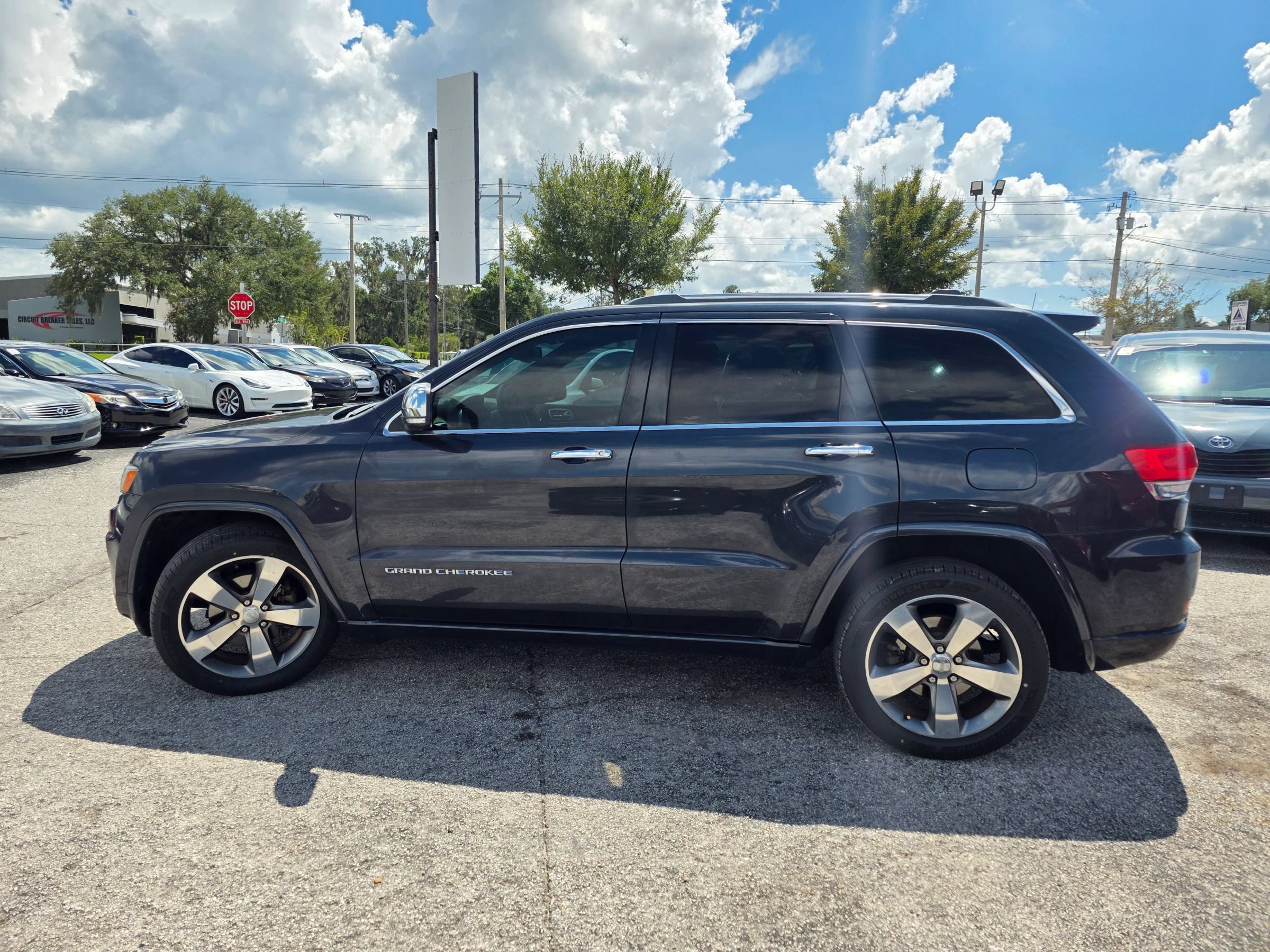 Used 2014 Jeep Grand Cherokee Overland w/ Advanced Technology Group RWD image 4