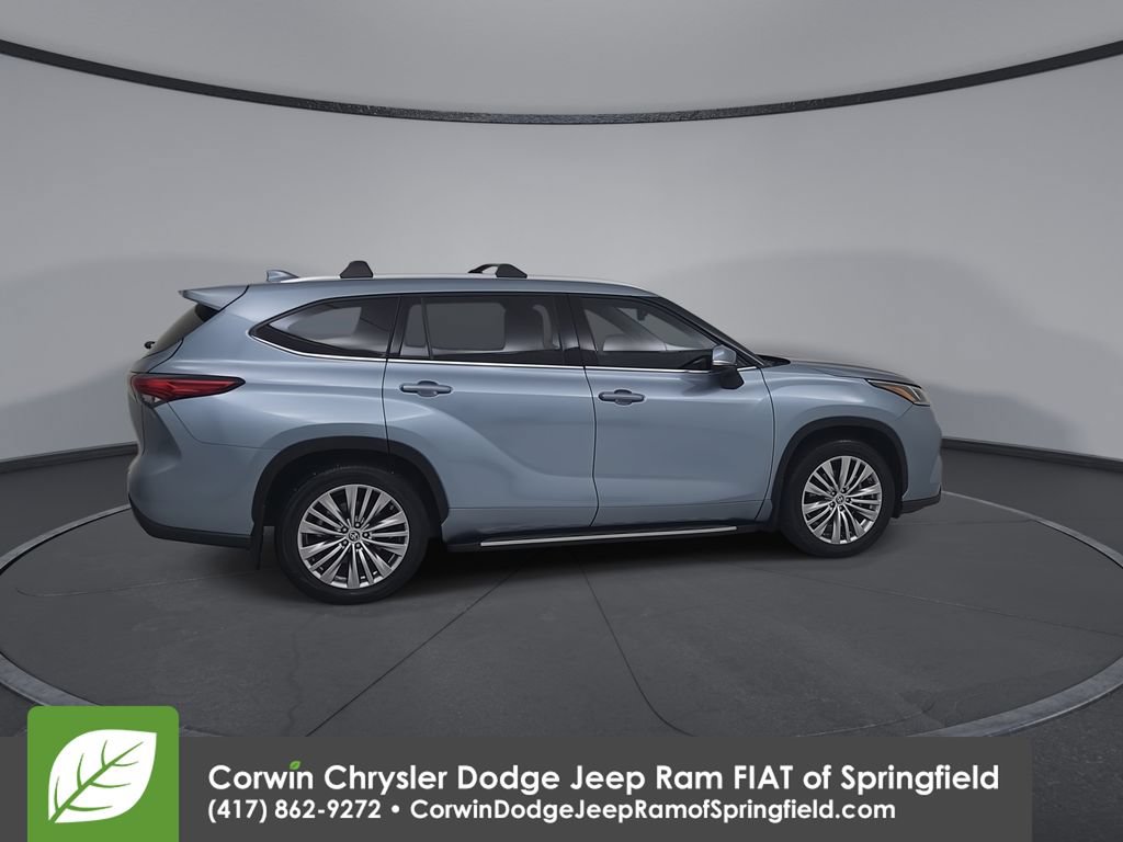 Used 2023 Toyota Highlander Platinum FWD image 16