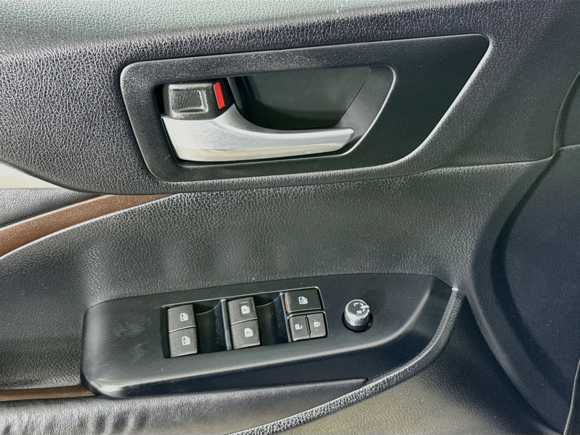 Used 2015 Toyota Highlander XLE AWD/4WD image 19