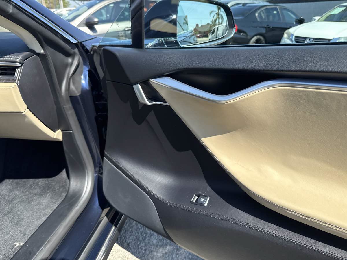 Used 2012 Tesla Model S Performance RWD image 26