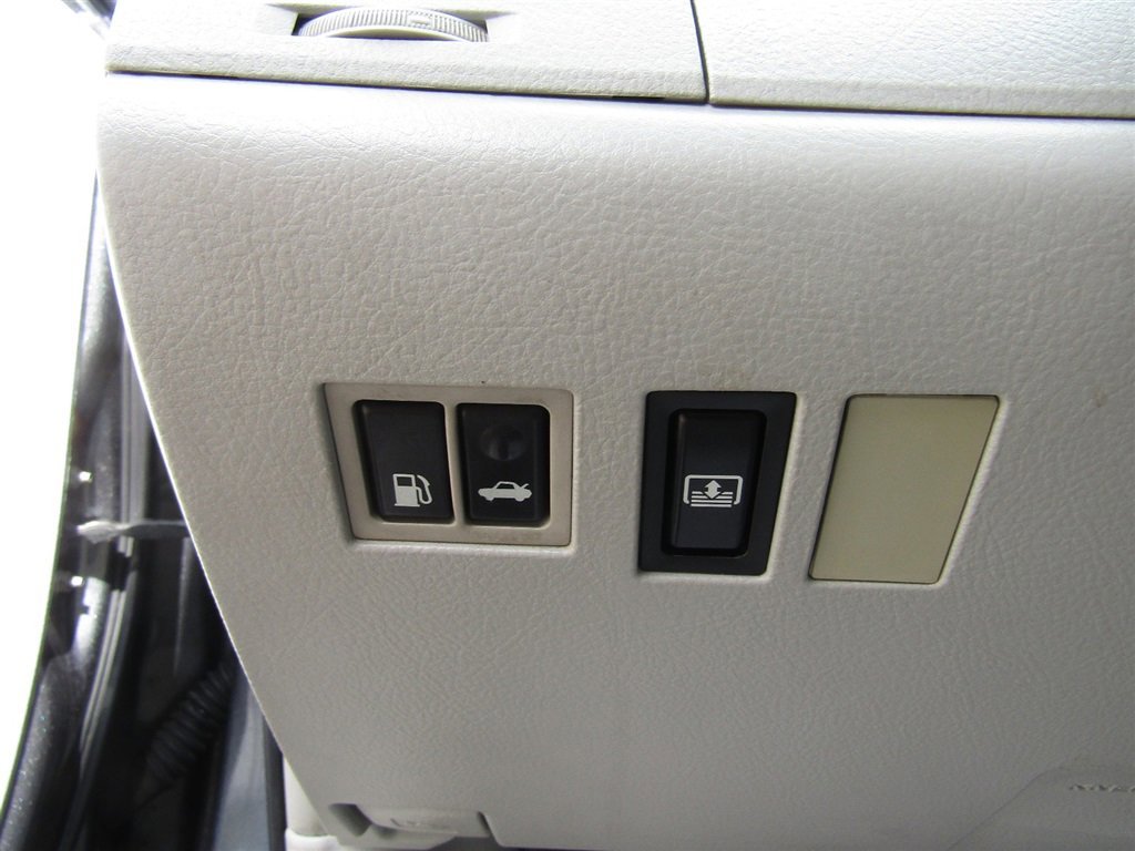 Used 2011 Toyota Avalon Limited FWD image 29