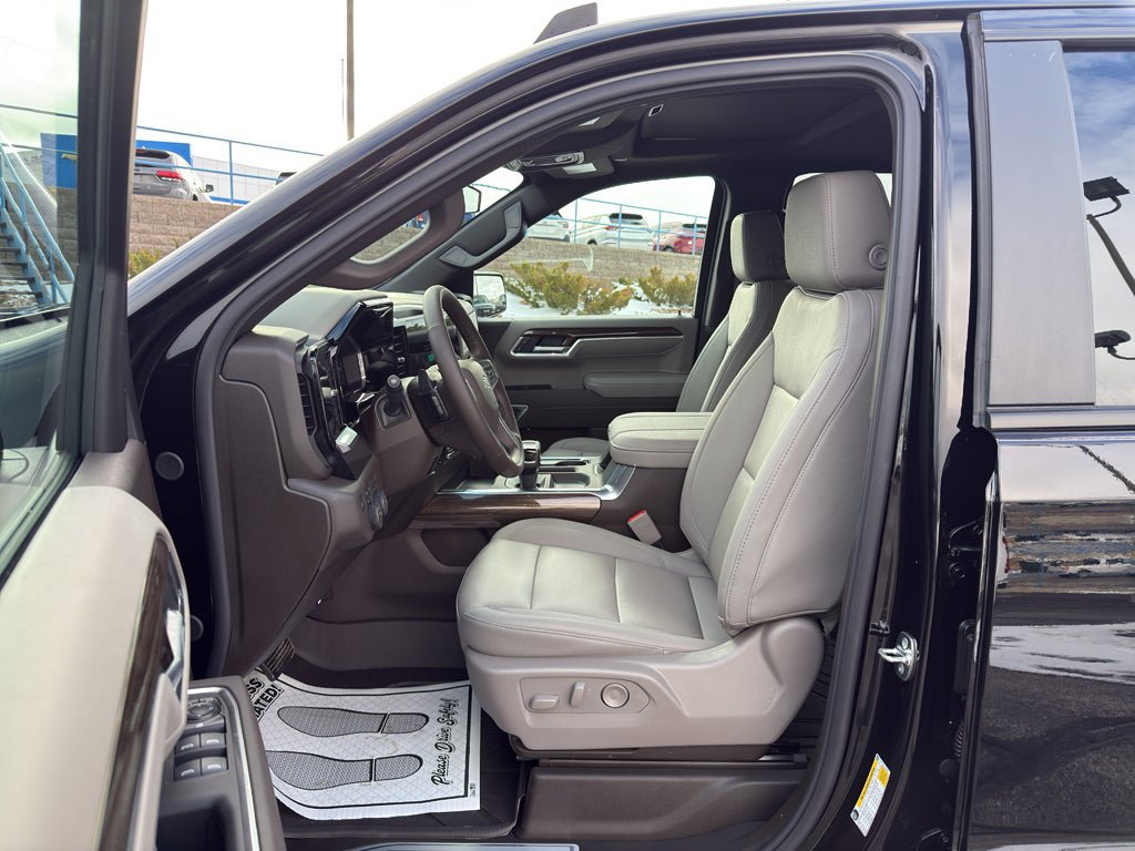 New 2026 Chevrolet Silverado 1500 RST w/ Redline Edition AWD/4WD image 17