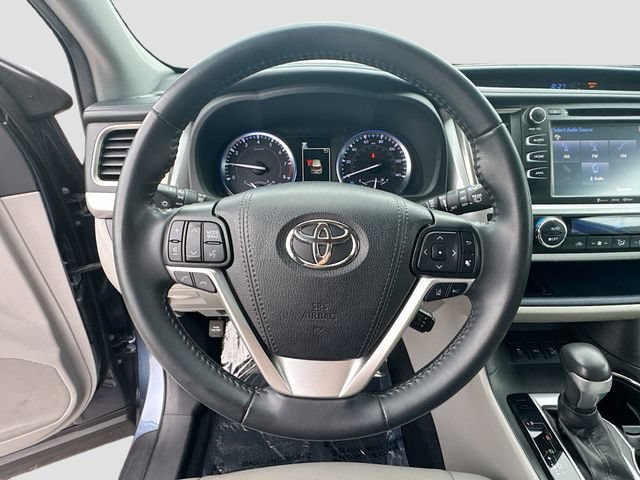 Used 2019 Toyota Highlander XLE AWD/4WD image 11