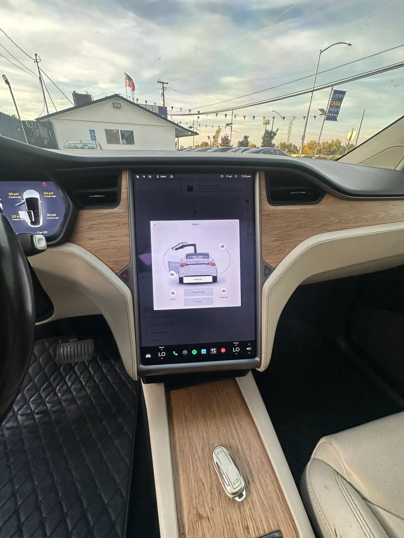 Used 2018 Tesla Model X 75D AWD/4WD image 27