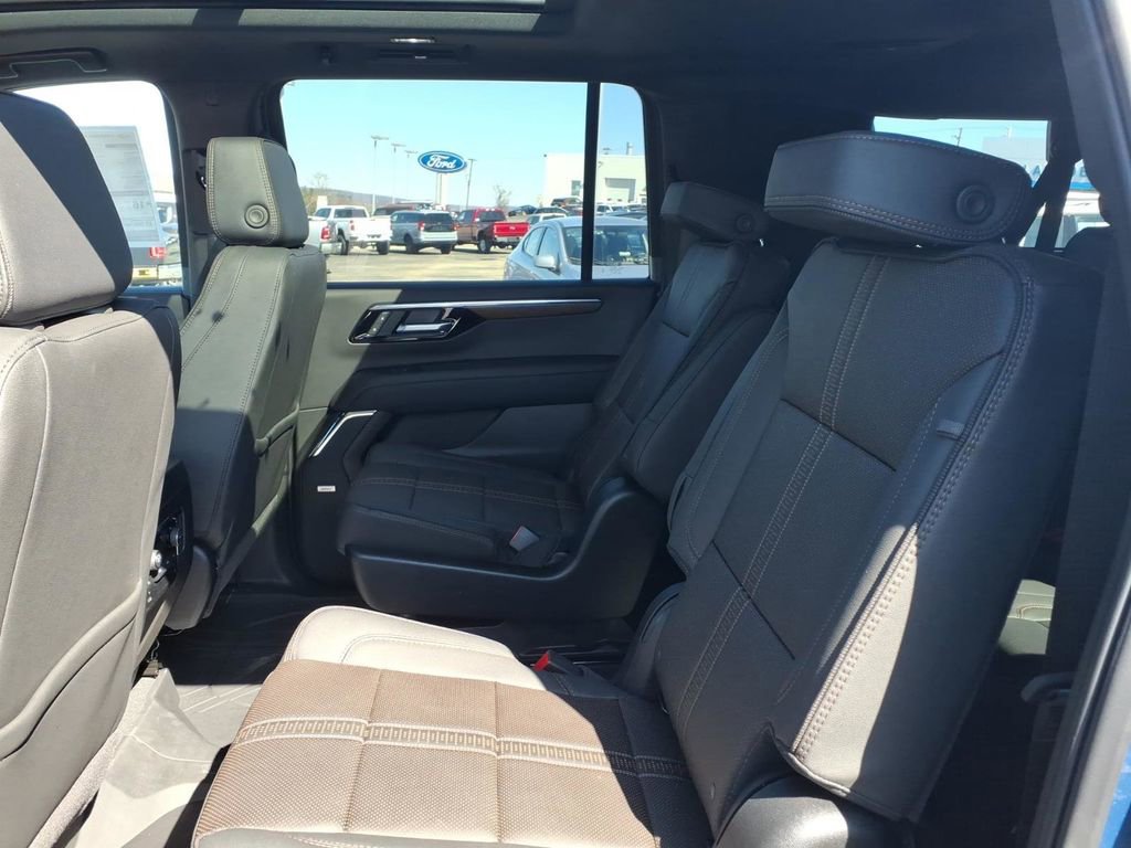 New 2026 Chevrolet Suburban High Country image 6