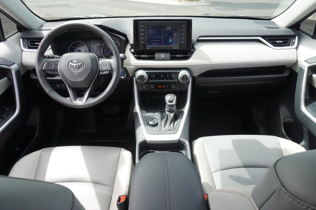 Used 2021 Toyota RAV4 XLE Premium AWD/4WD image 12