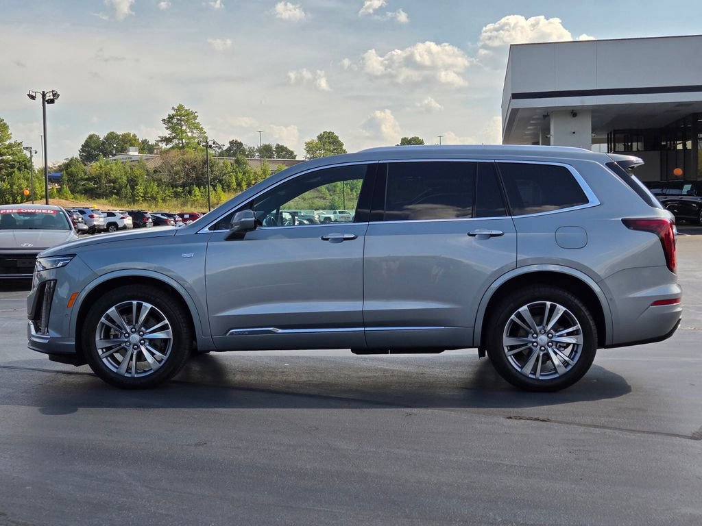 Used 2025 Cadillac XT6 Premium Luxury w/ Platinum Package AWD/4WD image 2