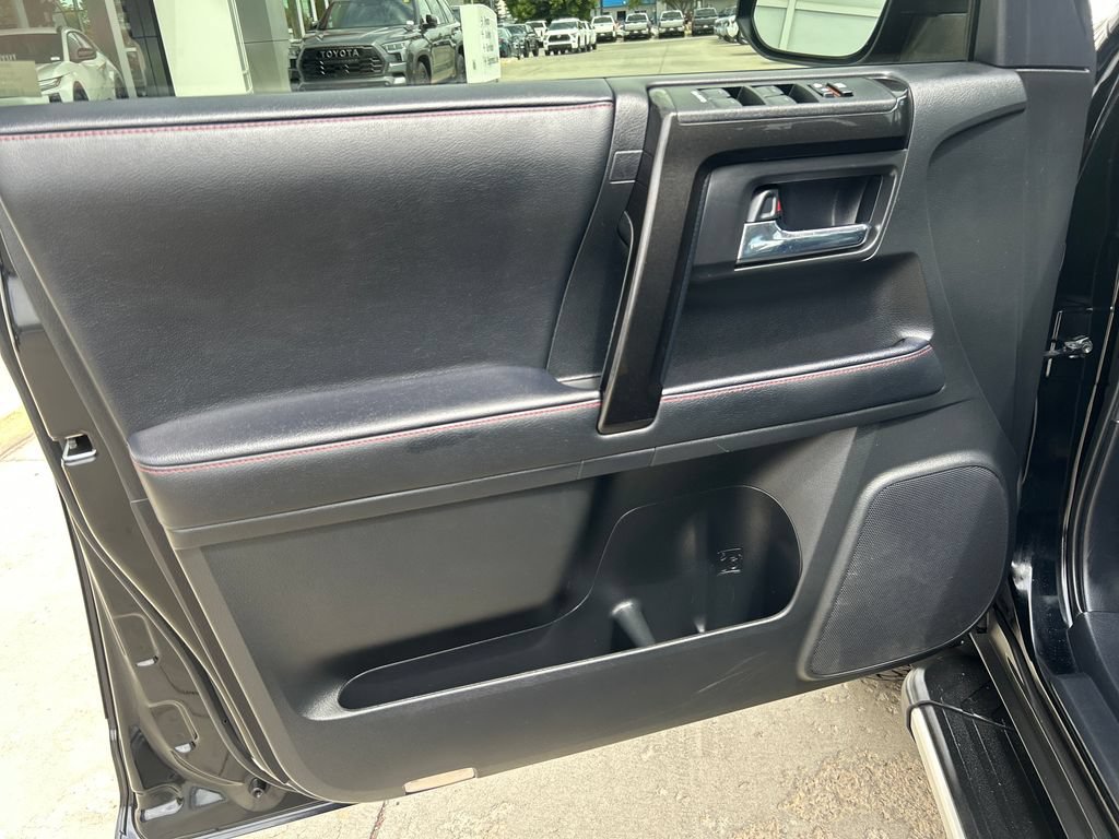 Certified 2021 Toyota 4Runner Venture w/ Moonroof Package AWD/4WD image 11