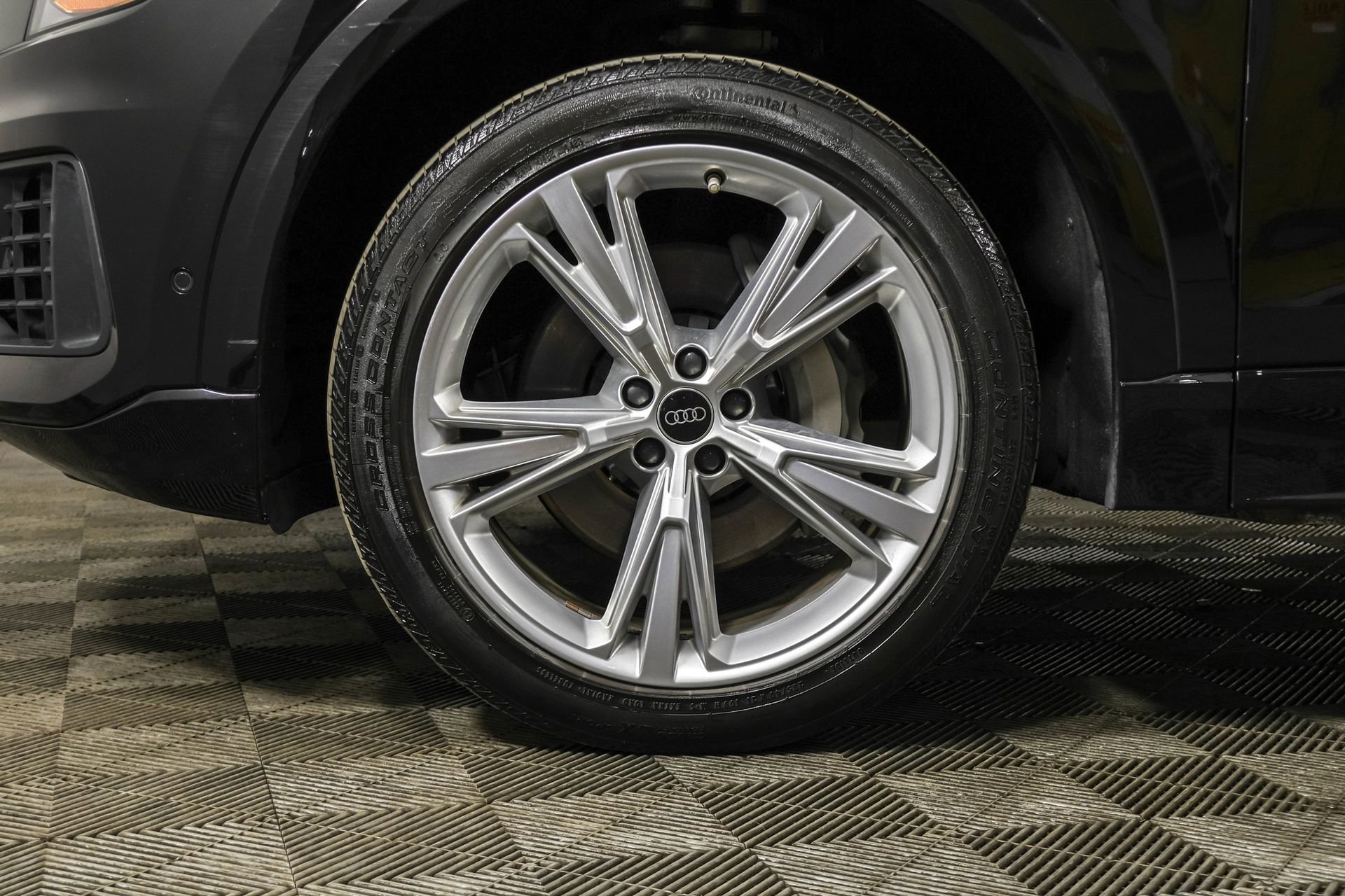 Used 2022 Audi Q8 Premium image 24