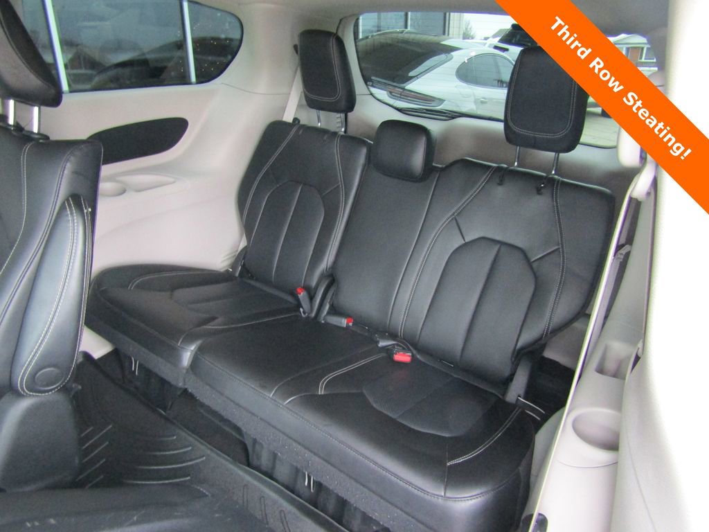 Used 2023 Chrysler Pacifica Touring-L image 19
