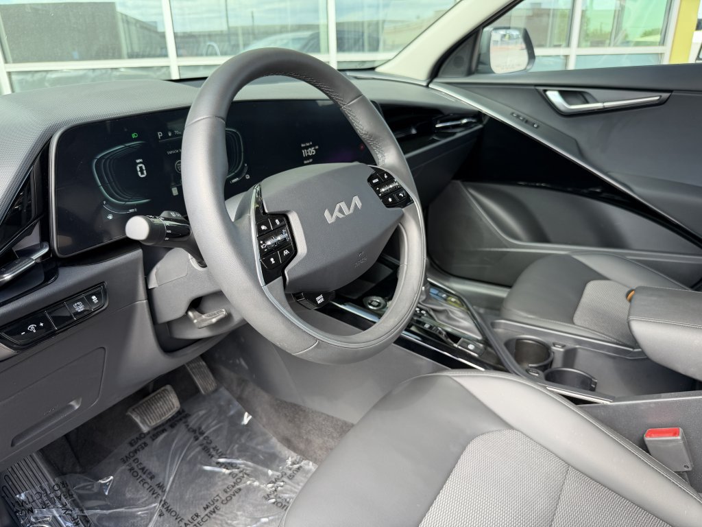 Used 2024 Kia Niro EX FWD image 31
