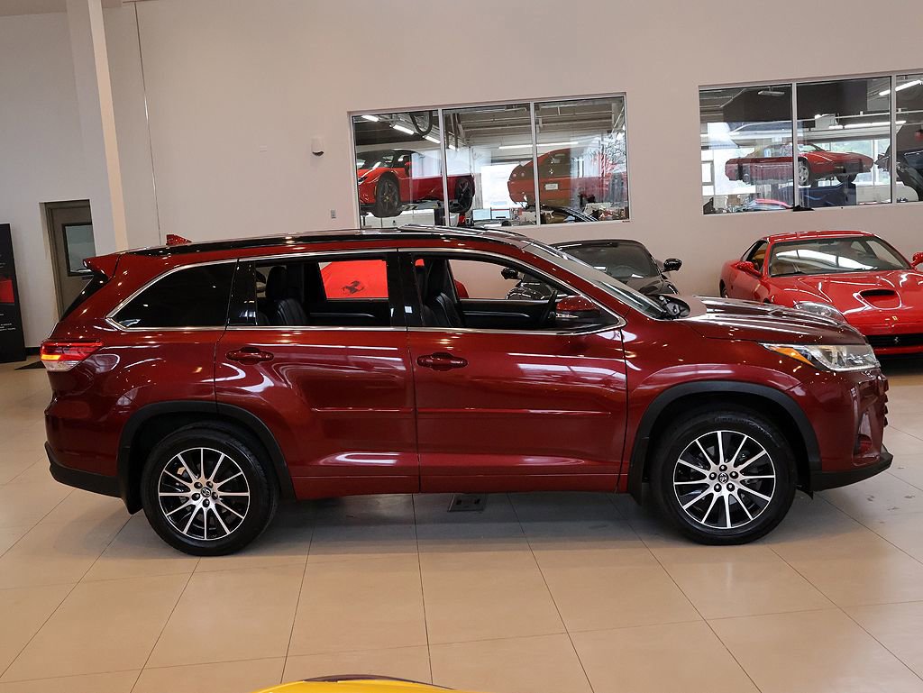 Used 2018 Toyota Highlander SE w/ Protection Package #3 AWD/4WD image 13