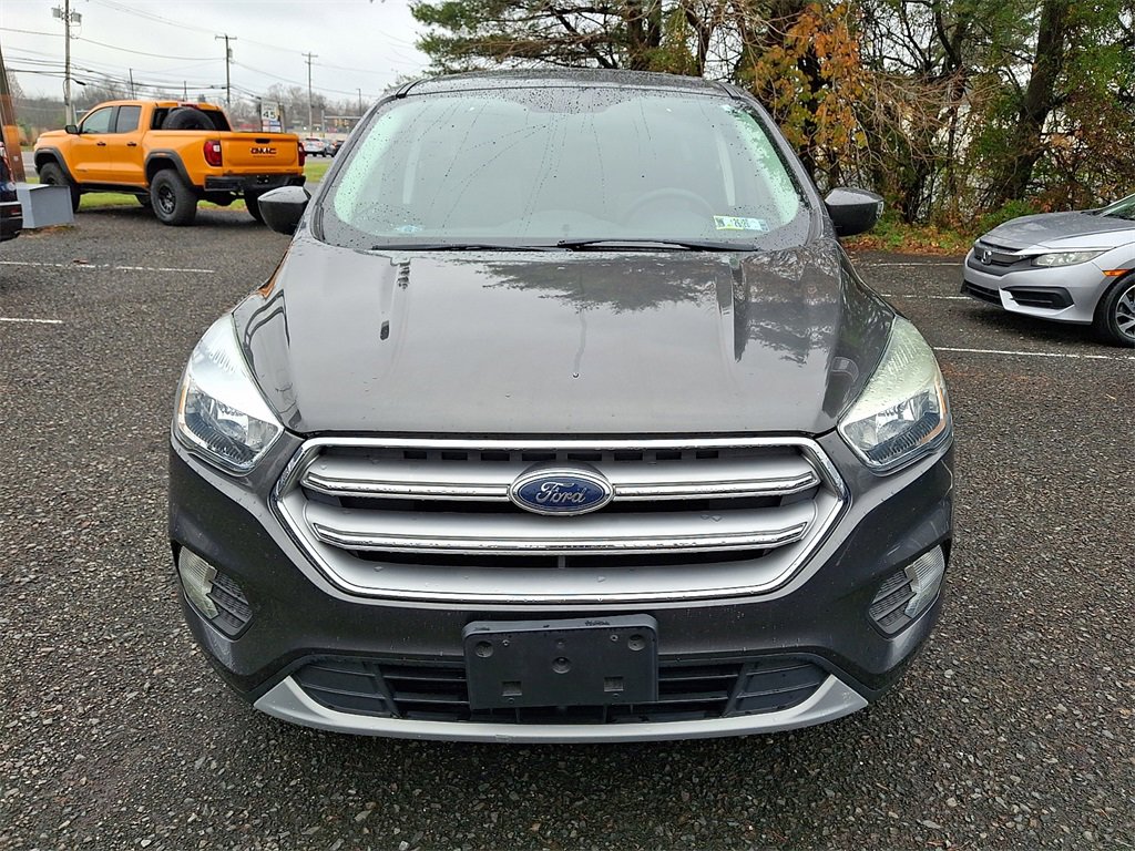 Used 2017 Ford Escape SE image 2