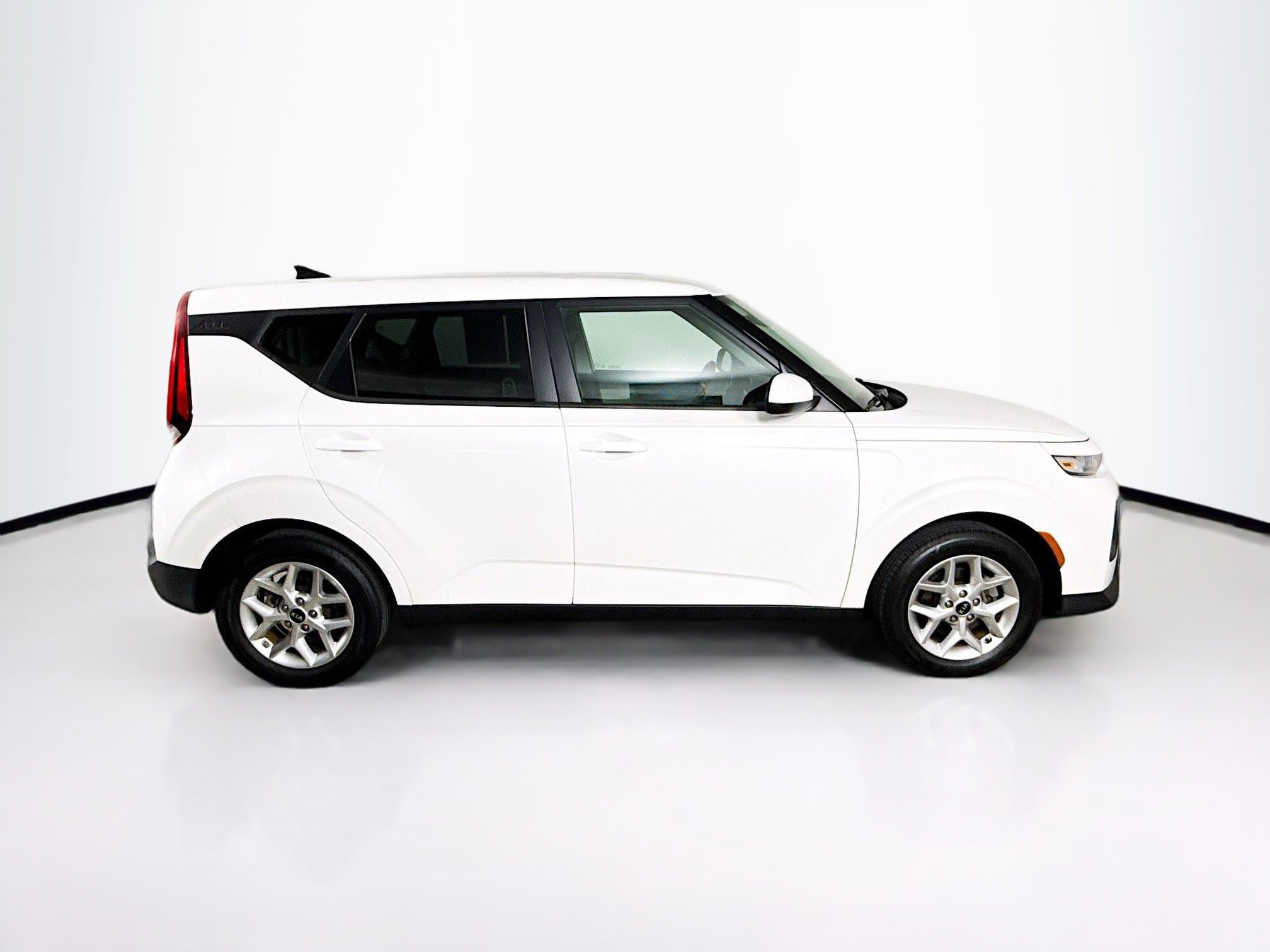 Used 2020 Kia Soul S image 2