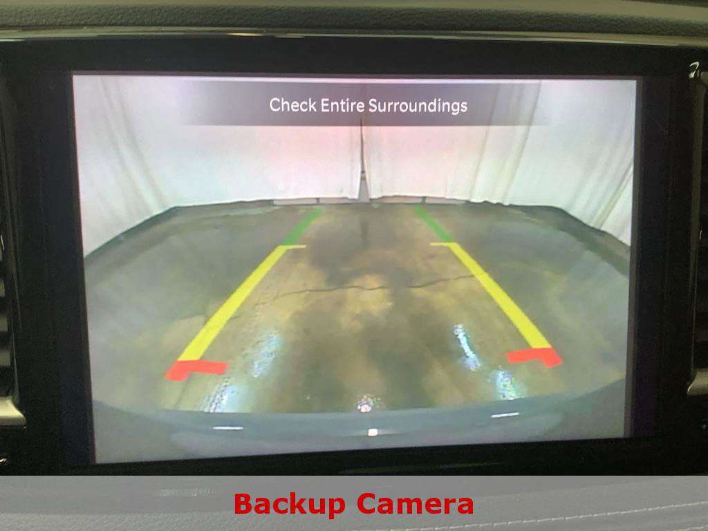 Used 2023 Chrysler Pacifica Touring-L image 18