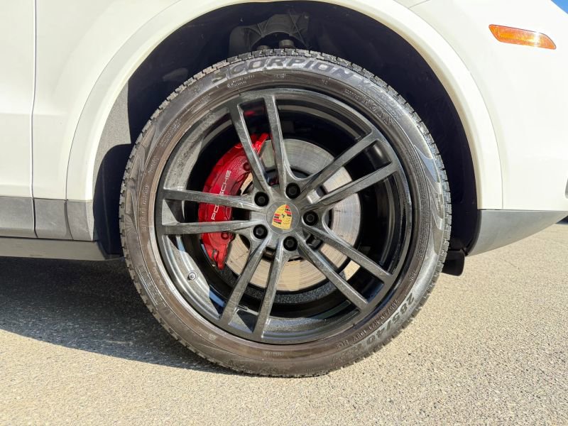 Used 2021 Porsche Cayenne Coupe AWD/4WD image 33