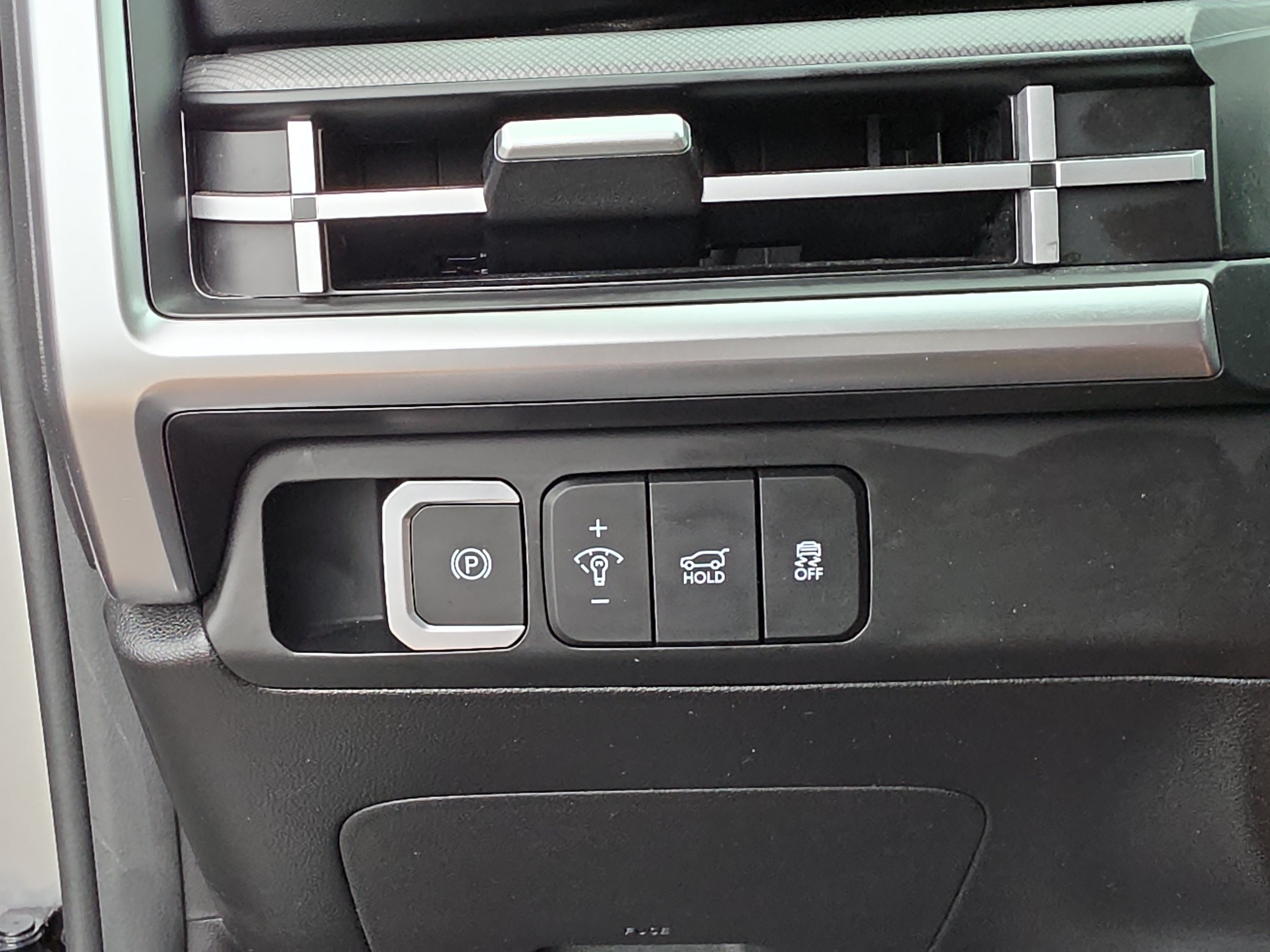 Used 2025 Hyundai Santa Fe SEL FWD image 30