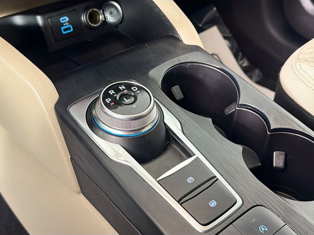 Used 2022 Ford Escape SE w/ Cold Weather Package image 16