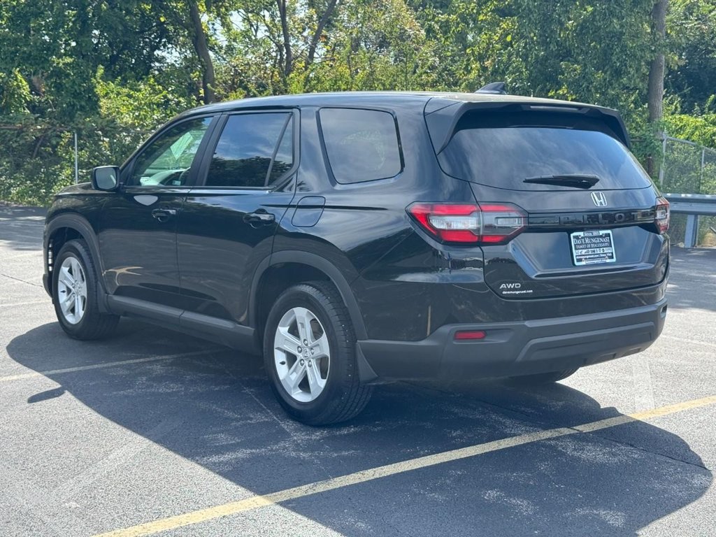 Used 2023 Honda Pilot LX image 8