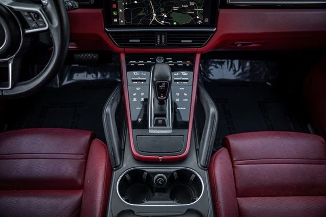 Used 2022 Porsche Cayenne Platinum Edition image 36
