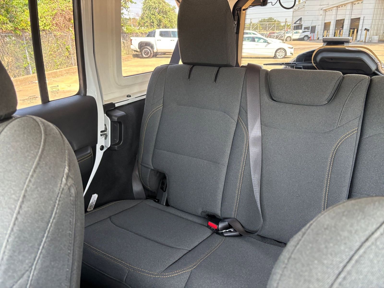 Used 2025 Jeep Wrangler Sahara image 37