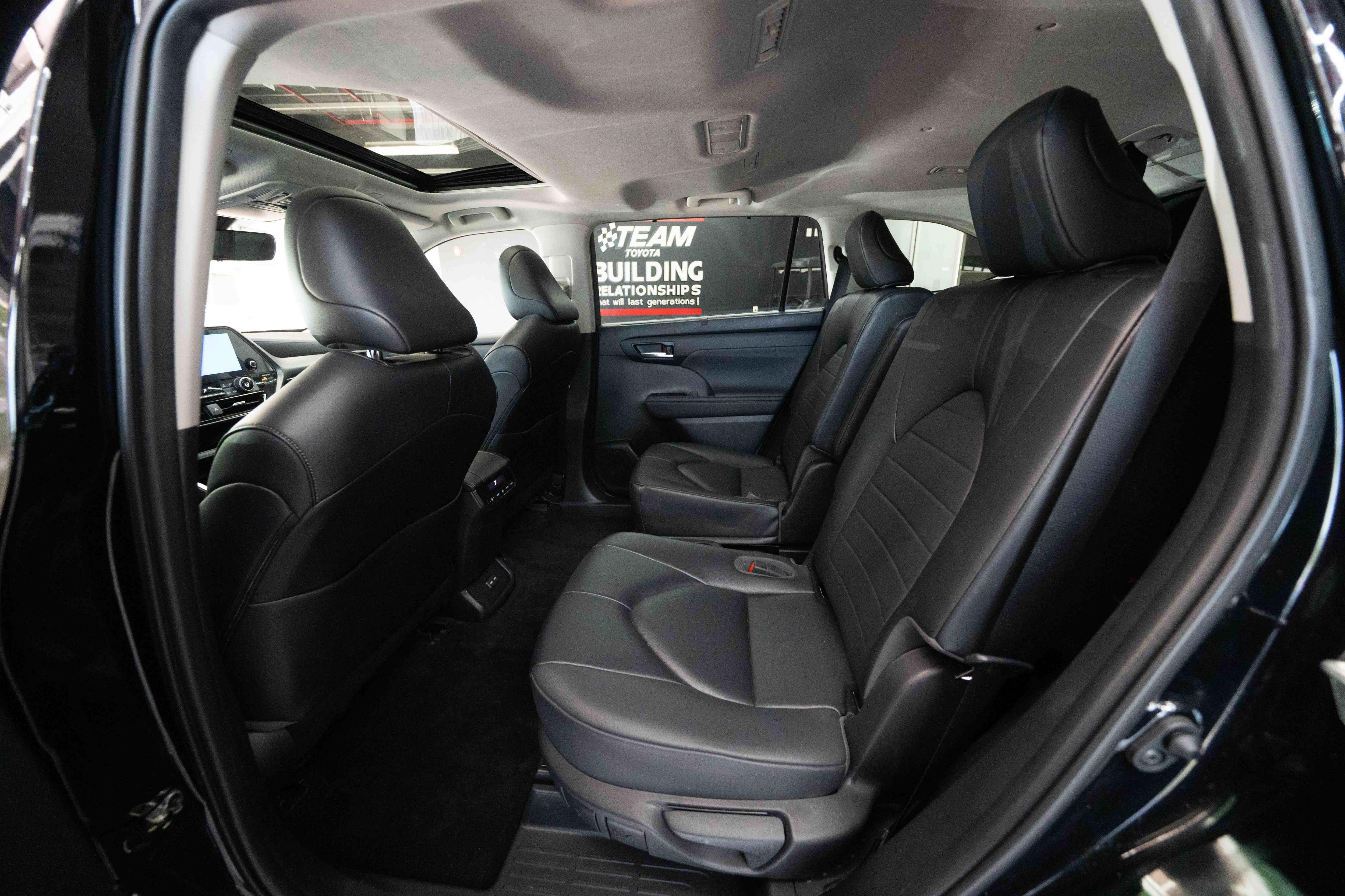Used 2023 Toyota Highlander XLE AWD/4WD image 23