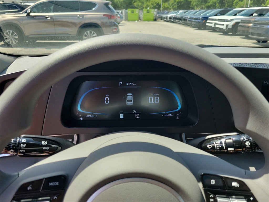 Used 2025 Hyundai Elantra SE image 18