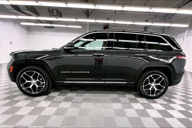Used 2024 Jeep Grand Cherokee Summit AWD/4WD image 14
