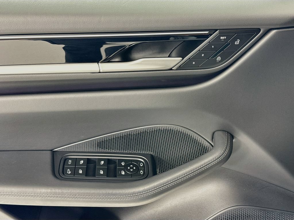 Certified 2025 Porsche Macan Electric RWD image 11