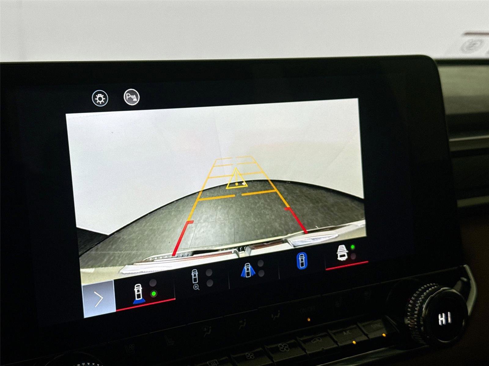 Used 2023 GMC Canyon AT4 w/ AT4 Premium Package image 24