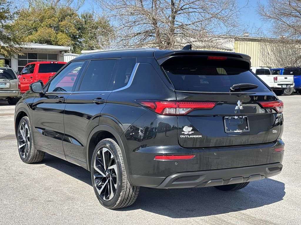 Used 2022 Mitsubishi Outlander SEL image 3