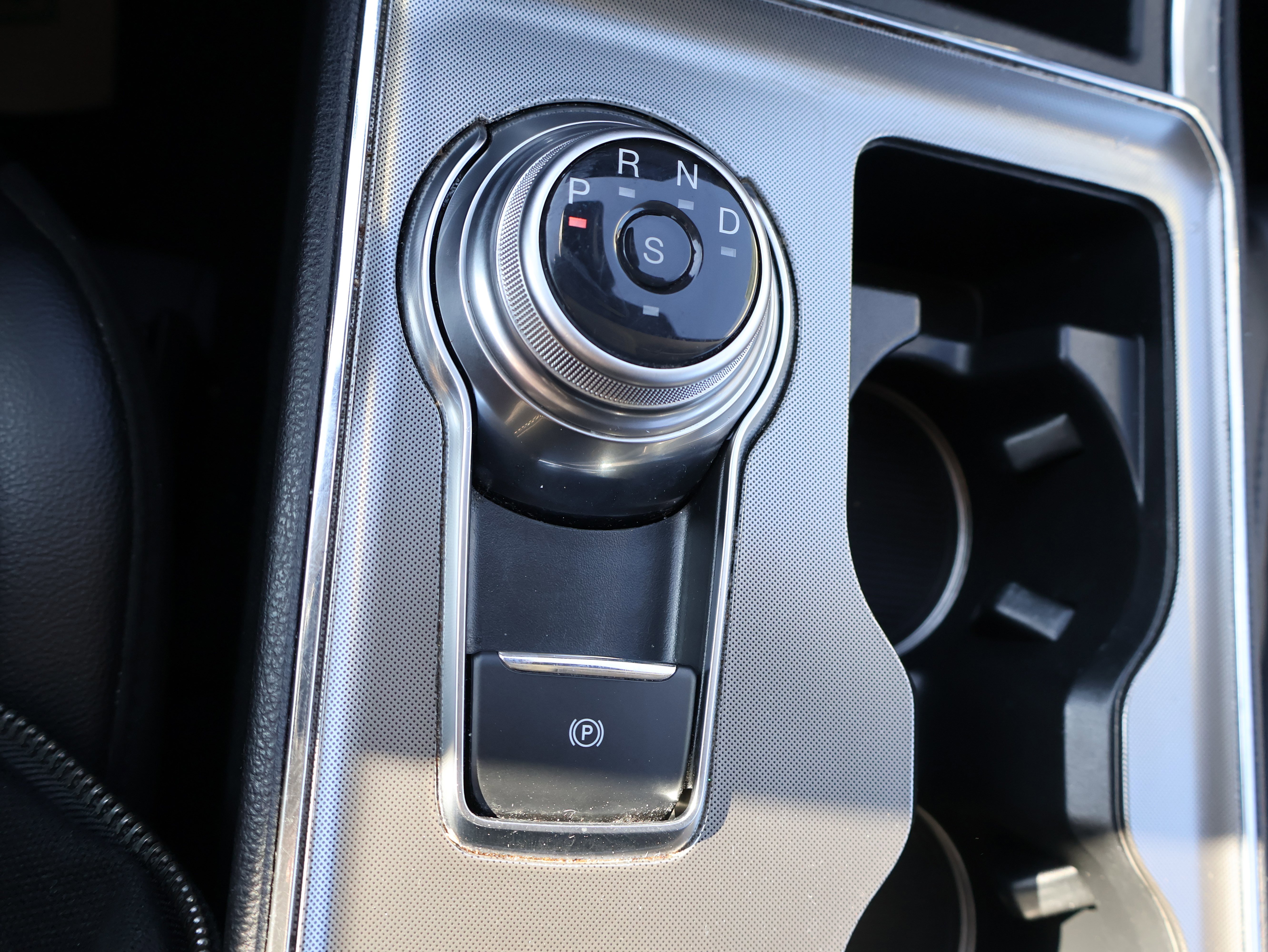 Used 2024 Ford Edge Titanium image 28