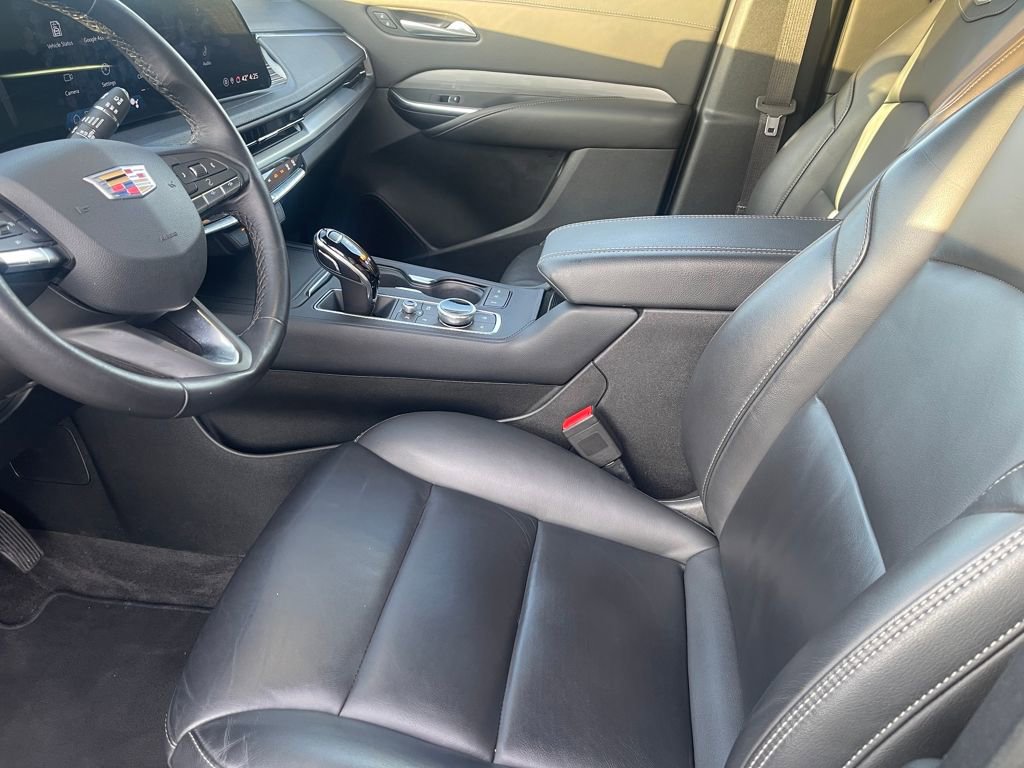 Used 2025 Cadillac XT4 Premium Luxury image 9
