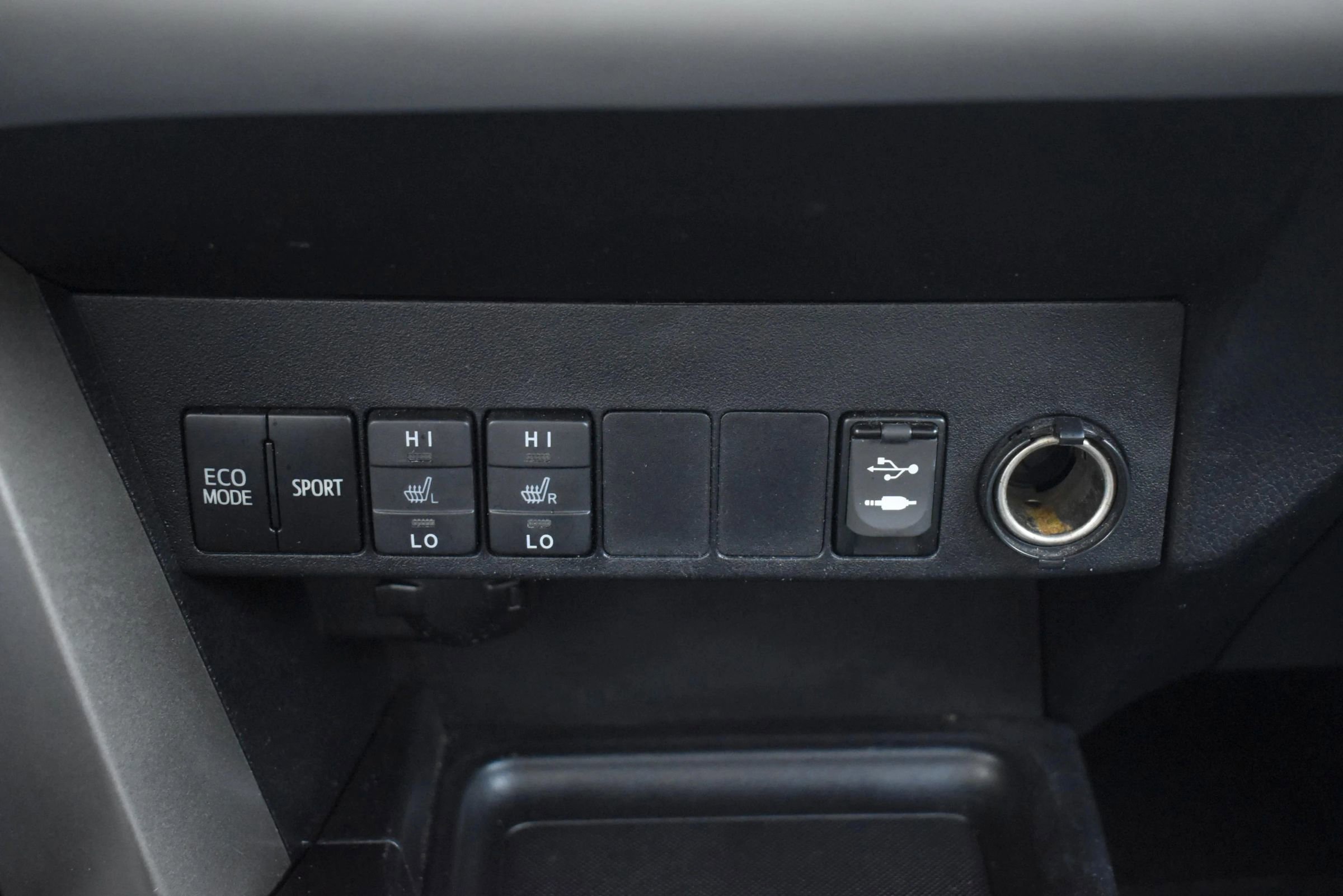 Used 2015 Toyota RAV4 Limited w/ Technology Package image 25