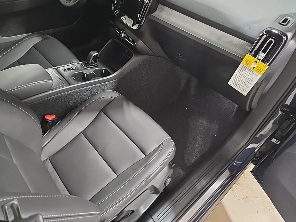 Used 2026 Volvo XC40 B5 Core w/ Climate Package AWD/4WD image 20